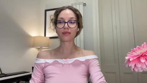 Mila online show from October 2025 02:51:02 PM