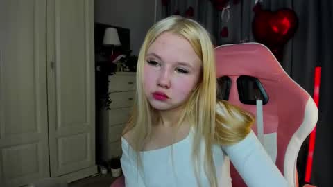 Snapshot of milemissyy chatting on February 2026 04:42:02 AM Mia online show from February 2026 04:42:02 AM