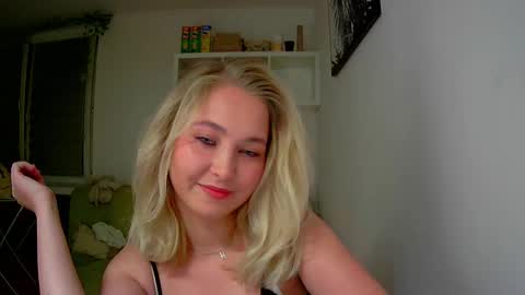 Snapshot of milena391630 chatting on September 2025 10:23:02 PM Milena new nonude shy blonde natural online show from September 2025 10:23:02 PM