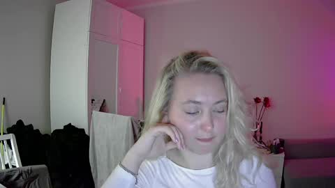 Milena new nonude shy blonde natural online show from April 2026 11:54:02 PM