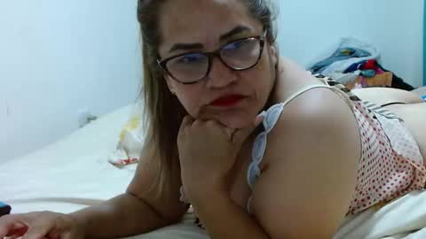 Snapshot of milena_hoot_ chatting on September 2025 02:11:02 AM MILENA online show from September 2025 02:11:02 AM