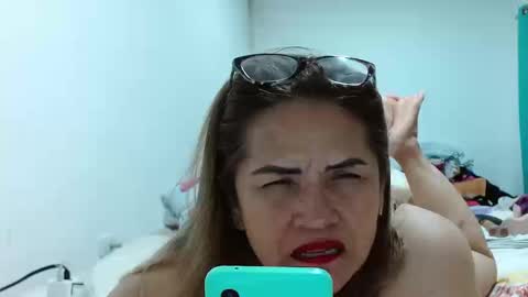 Snapshot of milena_hoot_ chatting on September 2025 04:01:02 AM MILENA online show from September 2025 04:01:02 AM