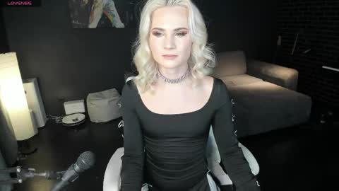 Snapshot of milena_marshmallows chatting on May 2026 01:45:01 AM Milena online show from May 2026 01:45:01 AM