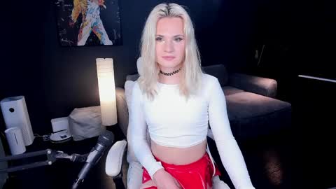 Snapshot of milena_marshmallows chatting on May 2026 07:13:01 AM Milena online show from May 2026 07:13:01 AM