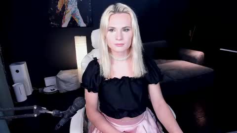 Snapshot of milena_marshmallows chatting on May 2026 10:58:01 PM Milena online show from May 2026 10:58:01 PM