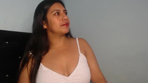 Snapshot of milf_anay_ chatting on April 2026 03:33:02 AM Anay velez online show from April 2026 03:33:02 AM