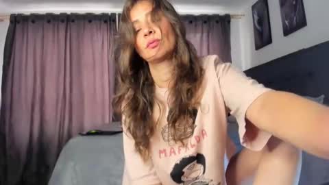 Victoria  online show from October 2025 07:25:01 PM