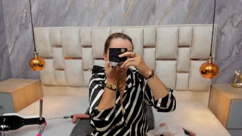 Lili  online show from June 2026 12:07:02 PM