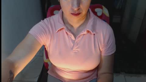 Snapshot of milf_valeria chatting on December 2025 05:18:02 PM Valeria online show from December 2025 05:18:02 PM