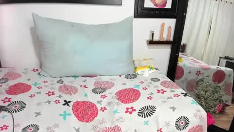 Snapshot of milfhotmature chatting on February 2025 02:33:02 PM laura online show from February 2025 02:33:02 PM