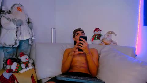 mili_and_ethan online show from December 2025 06:33:02 AM