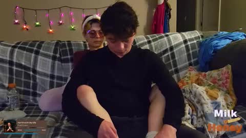 MilkandHoney online show from November 2025 03:30:02 AM