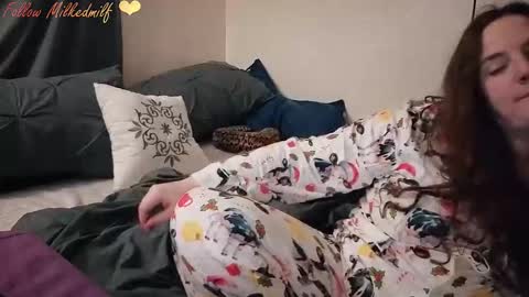 Snapshot of milkedmilf chatting on February 2026 08:07:02 AM milkedmilf online show from February 2026 08:07:02 AM