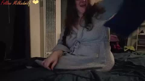 Snapshot of milkedmilf chatting on February 2026 04:52:01 AM milkedmilf online show from February 2026 04:52:01 AM