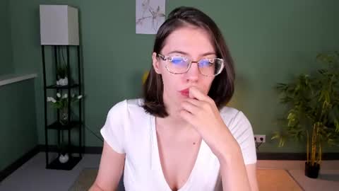 Snapshot of milky_jenny chatting on June 2026 04:35:01 AM Eva online show from June 2026 04:35:01 AM