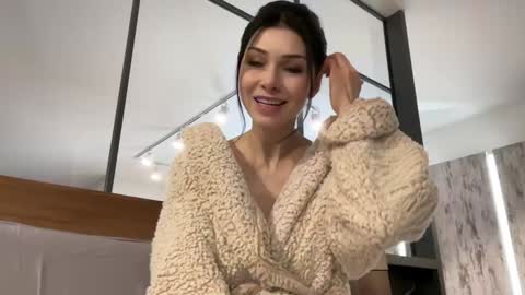 milla bella online show from December 2025 09:23:02 PM