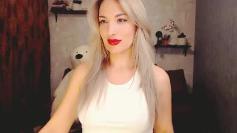 Snapshot of millaxqueen chatting on February 2025 03:32:01 PM MillaXQueen online show from February 2025 03:32:01 PM
