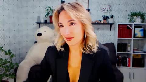 Snapshot of millaxqueen chatting on September 2025 09:36:02 AM MillaXQueen online show from September 2025 09:36:02 AM