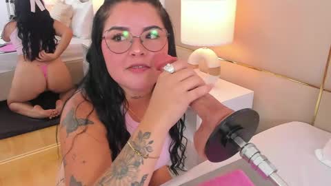 Snapshot of millerchloe chatting on April 2026 01:17:01 PM Chloe Miller online show from April 2026 01:17:01 PM