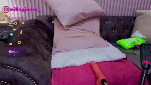Snapshot of milleyjones_ chatting on April 2026 01:41:02 PM milleyjones_ online show from April 2026 01:41:02 PM