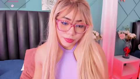 Snapshot of miluvegaa_ chatting on May 2026 12:10:01 PM MiLu online show from May 2026 12:10:01 PM