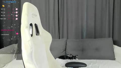 Milena and Jasper online show from December 2025 10:11:01 AM