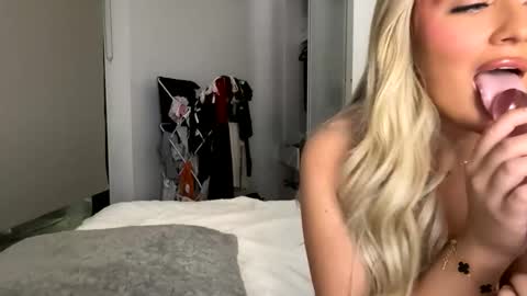 Snapshot of mimi_monroe1 chatting on January 2026 06:09:01 PM Mimi Monroe online show from January 2026 06:09:01 PM