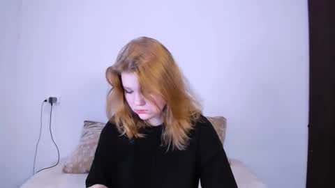 hi Im Mina  online show from October 2025 10:25:02 PM