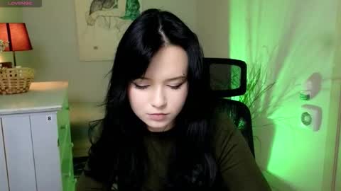 Mina online show from October 2025 03:43:01 PM