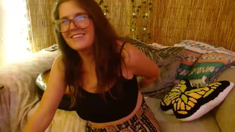 Mindy online show from October 2025 07:41:02 AM