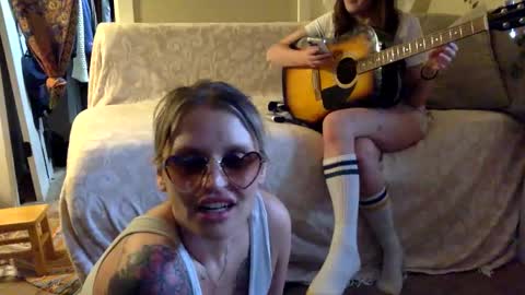 Snapshot of mindymounds chatting on May 2026 08:46:02 PM Mindy online show from May 2026 08:46:02 PM