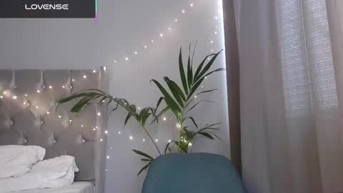 Snapshot of minikunis chatting on December 2025 10:18:02 PM Mini Mila Kunis ft Ashton Katchero. Follow me to stay in touch online show from December 2025 10:18:02 PM