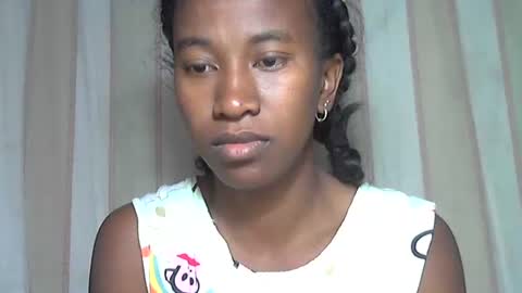 minouch211907 online show from November 2025 02:45:02 AM