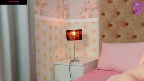 mira_lynxx online show from October 2025 04:24:01 AM