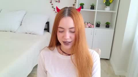 Snapshot of mirabella__flower chatting on July 2026 05:11:01 AM mirabella__flower online show from July 2026 05:11:01 AM