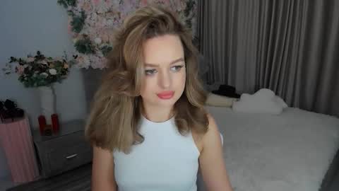 Emma online show from October 2025 07:33:02 PM