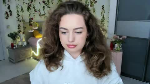 Emma online show from June 2026 07:15:02 PM