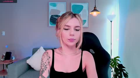 Snapshot of mirandashaw chatting on January 2025 08:48:01 PM Miranda Shaw online show from January 2025 08:48:01 PM