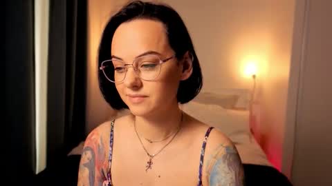 MiraSkyy online show from September 2025 01:02:02 PM