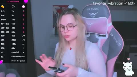 Kira online show from October 2025 06:26:02 PM