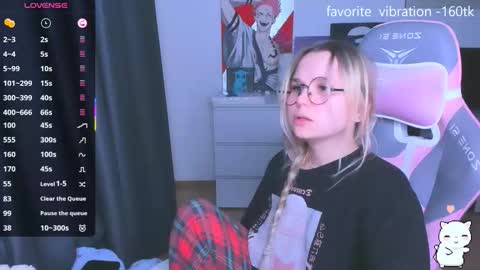 Kira online show from November 2025 08:03:01 PM