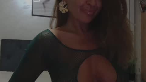 Snapshot of miriam04 chatting on October 2025 09:15:02 PM miriam04 online show from October 2025 09:15:02 PM