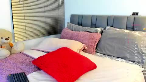 Snapshot of miss__jones_ chatting on May 2026 12:52:02 AM miss__jones_ online show from May 2026 12:52:02 AM