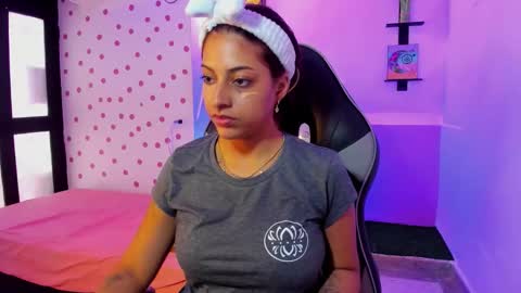 Akemi 3 online show from September 2025 01:33:01 PM