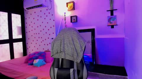 Akemi 3 online show from September 2025 02:05:02 PM