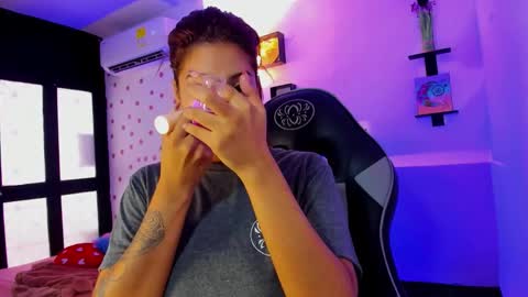 Akemi 3 online show from October 2025 01:09:01 PM