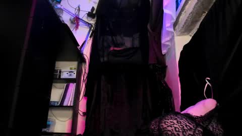 Snapshot of miss_asmodeus chatting on February 2025 09:17:01 PM missAsmodeus online show from February 2025 09:17:01 PM