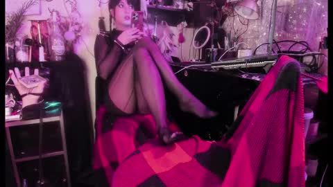 Snapshot of miss_asmodeus chatting on October 2025 08:42:02 PM missAsmodeus online show from October 2025 08:42:02 PM