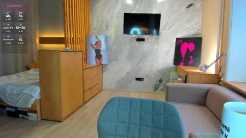 Sandy online show from September 2025 01:06:02 AM