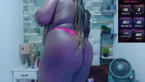 Snapshot of miss_evans_ chatting on May 2026 01:39:02 PM miss_evans_ online show from May 2026 01:39:02 PM